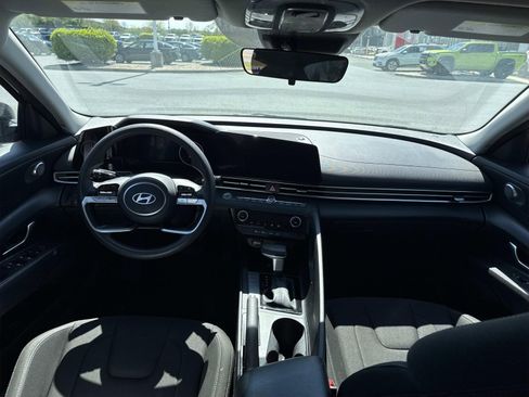 Used 2024 Hyundai Elantra SEL image 3