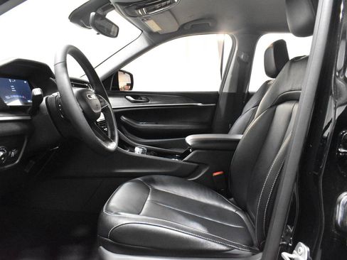 Used 2022 Jeep Grand Cherokee L Limited AWD/4WD image 3