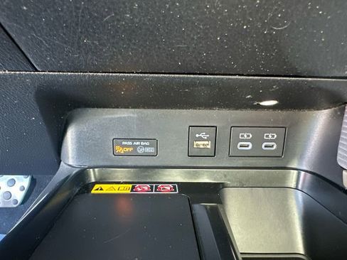 Used 2025 Toyota Camry SE w/ Convenience Package image 34