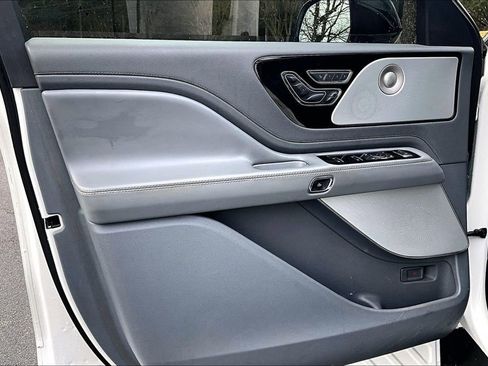 Used 2020 Lincoln Aviator Reserve w/ Equipment Group 202A image 23