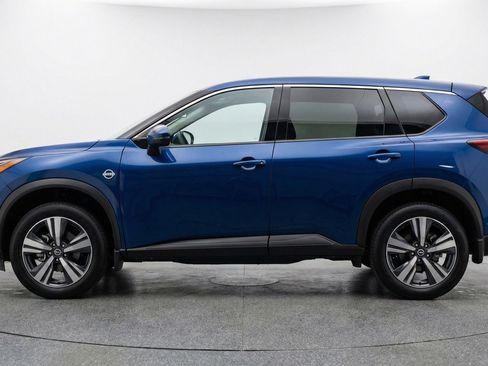 Used 2025 Nissan Rogue SV image 5