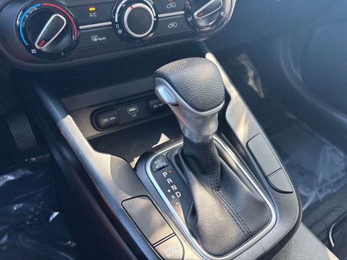 Used 2025 Kia Soul LX w/ LX Technology Package FWD image 40