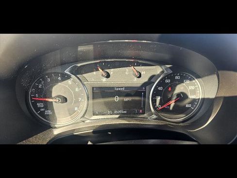 Used 2024 GMC Terrain SLT image 17