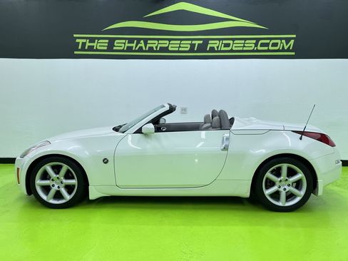 Used 2005 Nissan 350Z Touring RWD image 6