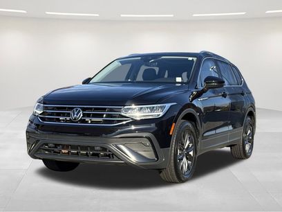 Used 2023 Volkswagen Tiguan SE w/ Panoramic Sunroof Package