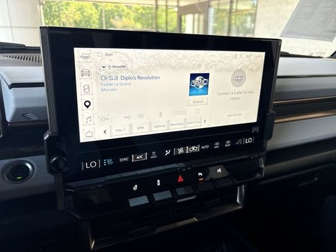 Certified 2025 GMC Hummer EV 3X AWD/4WD image 13