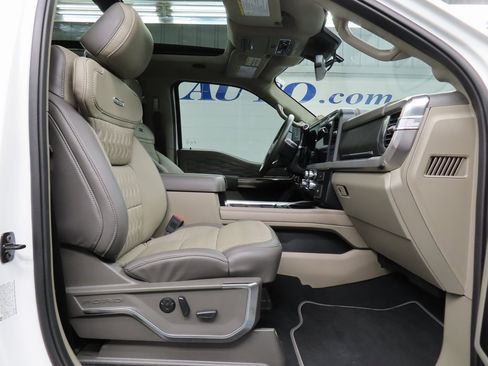 Used 2025 Ford F250 Platinum w/ Platinum Plus Package image 37