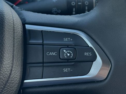 Used 2024 Jeep Compass Latitude image 17