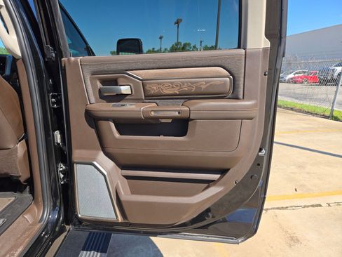Used 2025 RAM 2500 Limited AWD/4WD image 22