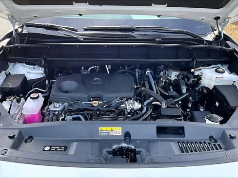 Used 2024 Toyota Highlander XLE FWD image 32