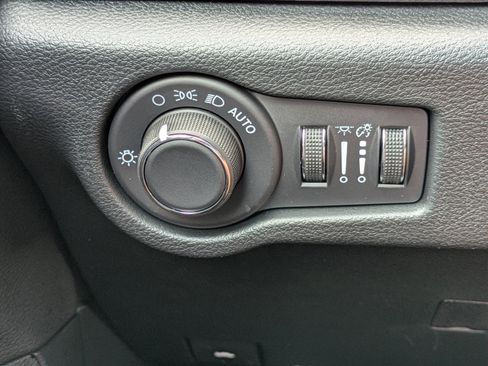 New 2026 Chrysler Voyager LX image 35