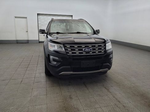Used 2017 Ford Explorer XLT w/ Equipment Group 202A AWD/4WD image 14