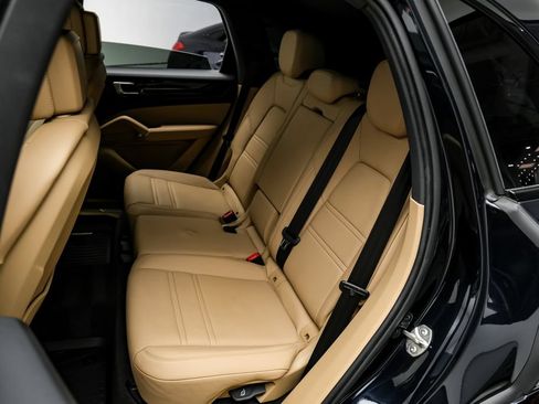 Used 2023 Porsche Cayenne w/ Premium Package AWD/4WD image 41