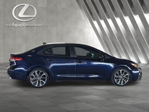 Used 2020 Toyota Corolla SE w/ SE Premium Package FWD image 4