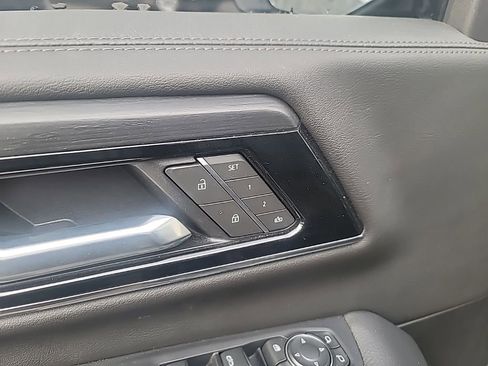 Certified 2025 GMC Yukon Denali image 11