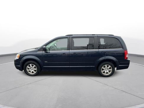 Used 2008 Chrysler Town & Country Touring image 3