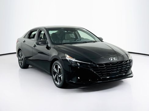 Used 2023 Hyundai Elantra SEL w/ Convenience Package FWD image 3