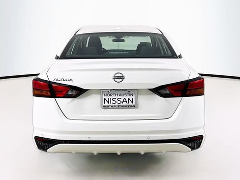 Used 2025 Nissan Altima 2.5 SV FWD image 6