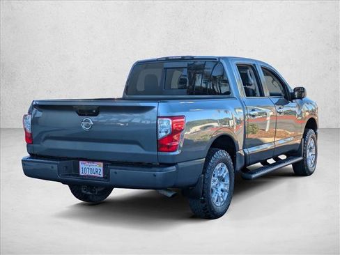Used 2018 Nissan Titan SV w/ SV Convenience Package image 7