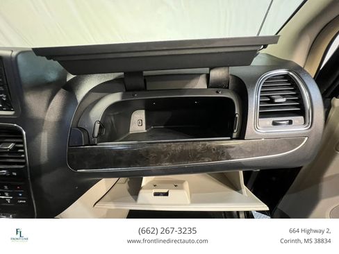 Used 2015 Chrysler Town & Country Touring FWD image 19