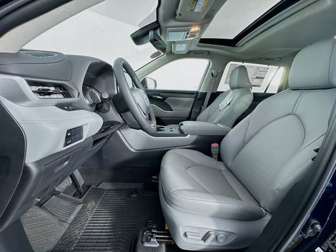 New 2026 Toyota Highlander XLE image 33