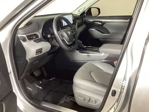 Used 2024 Toyota Highlander Platinum AWD/4WD image 33