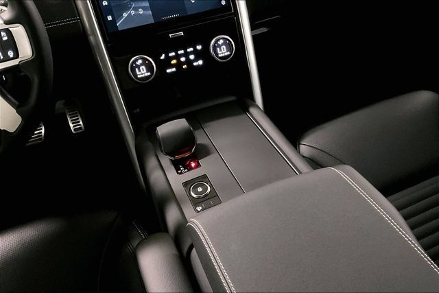 Certified 2025 Land Rover Discovery Dynamic SE AWD/4WD image 19
