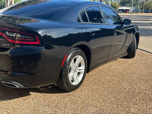 Used 2018 Dodge Charger SXT RWD image 4