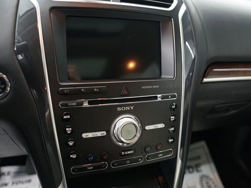 Used 2017 Ford Explorer Platinum AWD/4WD image 30