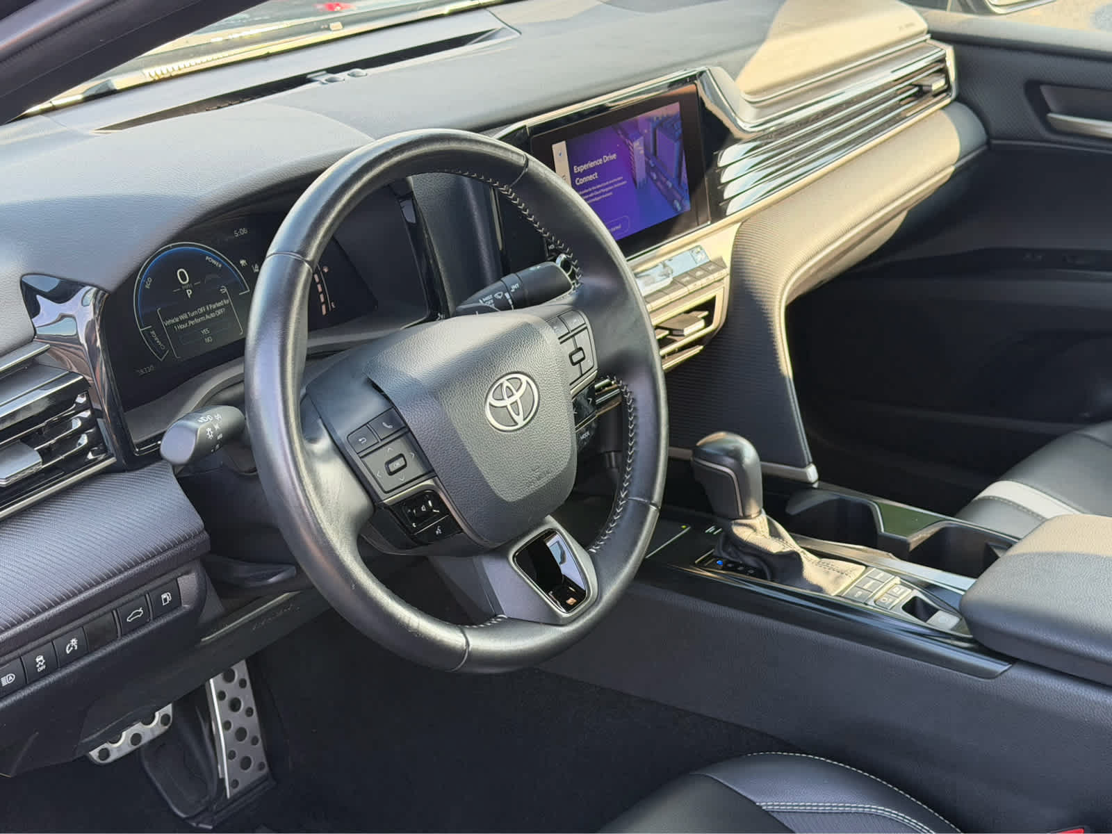 Used 2025 Toyota Camry SE FWD image 29