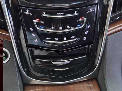 Used 2016 Cadillac Escalade ESV Luxury image 21