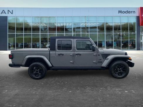 Used 2023 Jeep Gladiator Sport AWD/4WD image 4