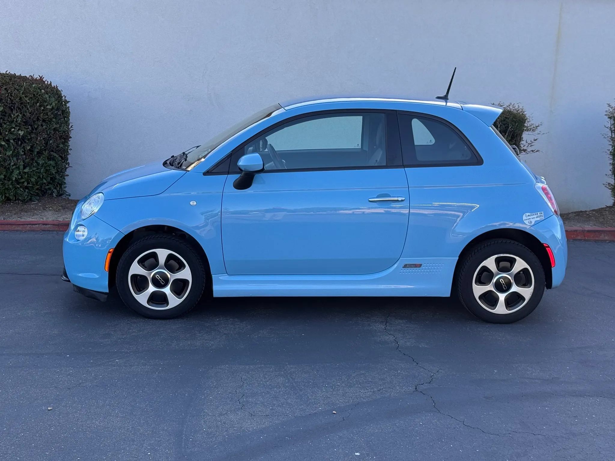 Used 2015 FIAT 500 e FWD image 3