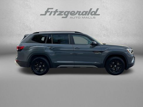 Used 2024 Volkswagen Atlas Peak Edition SE AWD/4WD image 3