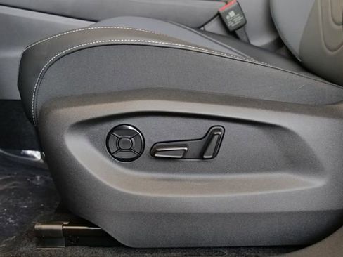 New 2026 Volkswagen Tiguan SE image 11