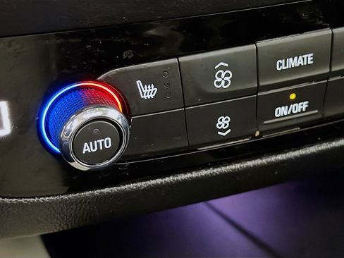 Used 2020 Buick Enclave Essence w/ Sound and Sites Package image 25