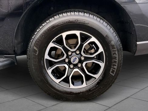 Used 2024 Ford Expedition XLT image 10