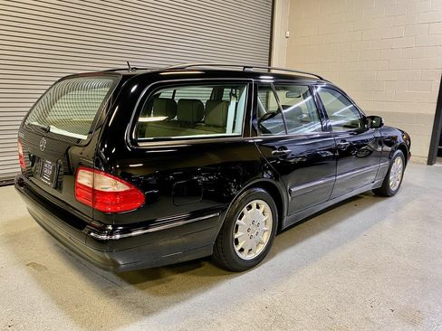 Used 2000 Mercedes-Benz E 320 Wagon image 10