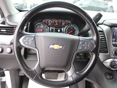 Used 2019 Chevrolet Suburban LT image 17