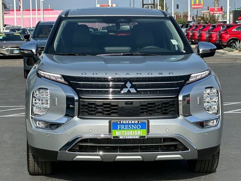 New 2025 Mitsubishi Outlander SE image 10