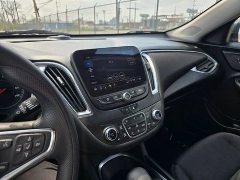 Used 2021 Chevrolet Malibu LT image 25