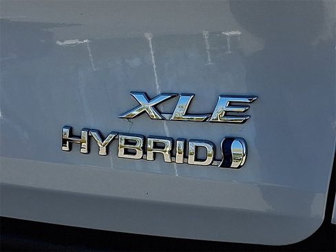 Certified 2024 Toyota Sienna XLE image 33