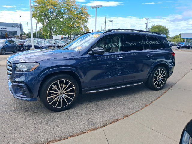 Used 2024 Mercedes-Benz GLS 450 4MATIC image 4