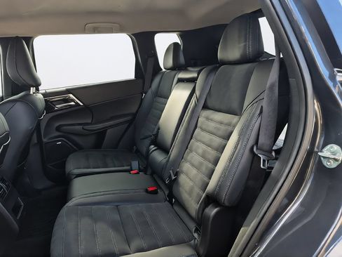 Used 2025 Mitsubishi Outlander SE AWD/4WD image 50