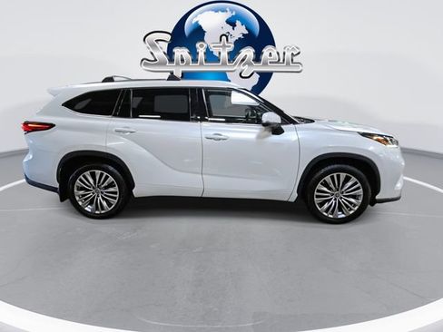 Used 2022 Toyota Highlander Platinum image 10
