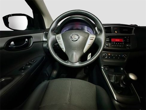 Used 2017 Nissan Sentra S image 33