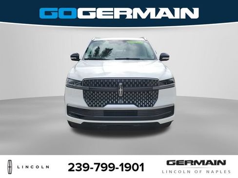 New 2026 Lincoln Navigator L Reserve AWD/4WD image 3