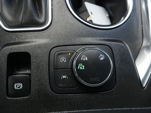 Used 2023 Chevrolet Traverse LT w/ Midnight/Sport Edition AWD/4WD image 19