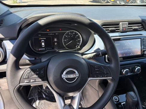 Used 2025 Nissan Versa SV FWD image 33