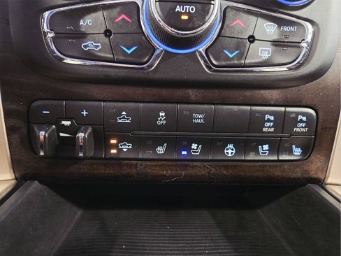 Used 2014 RAM 1500 Laramie Longhorn w/ Convenience Group AWD/4WD image 26